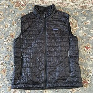 Men’s Patagonia Nano Puff Vest Size Large quilted vest- like new